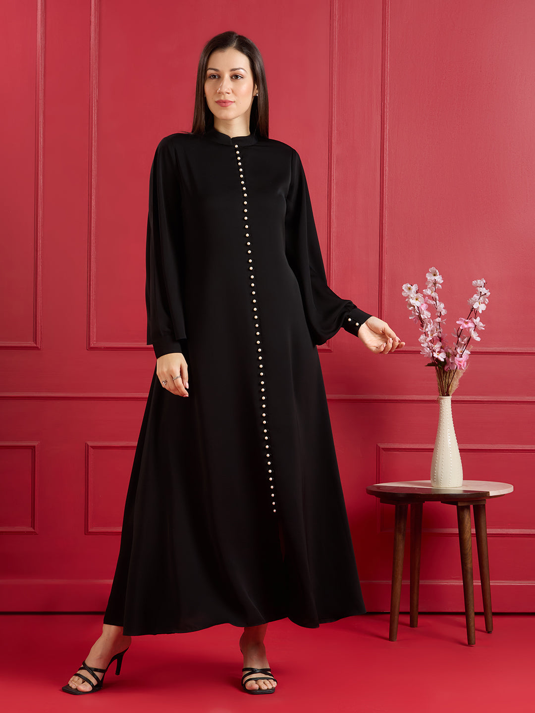 Nora pearl abaya - black