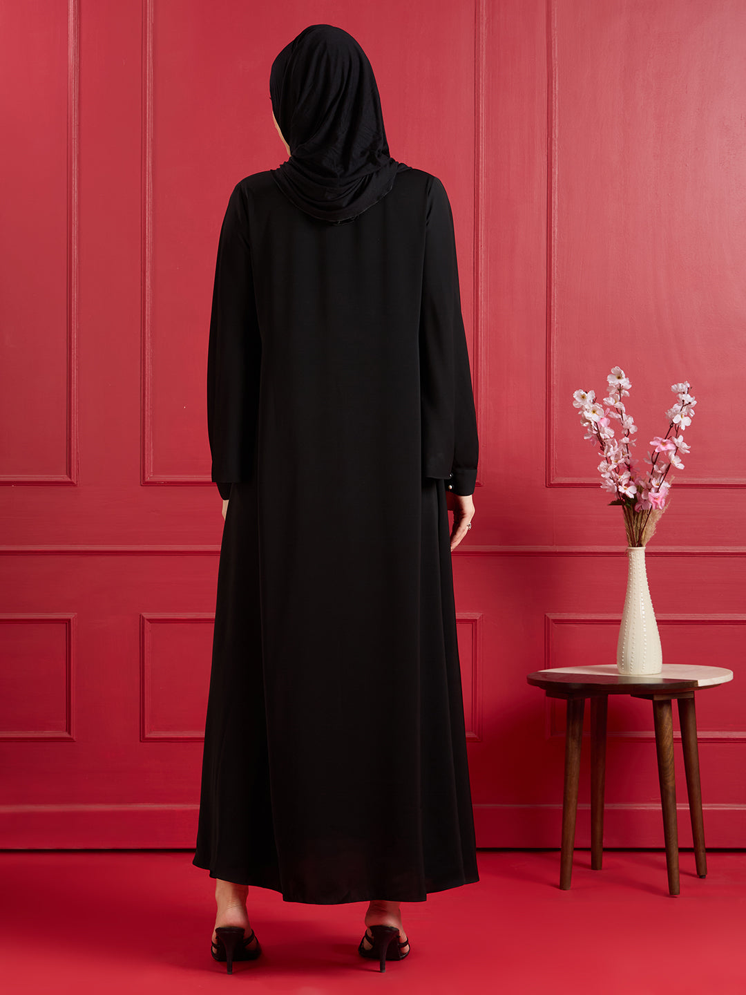 Nora pearl abaya - black